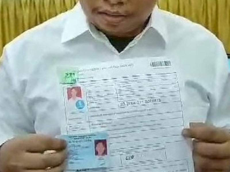 MH (24), diamankan polisi. MH diduga terlibat sebagai joki tes seleksi kompetisi dasar (SKD) Kemenkumham RI di kampus Universitas Islam Makassar (UIM), Minggu (12/11/2023) lalu. @Jejakfakta/Atri