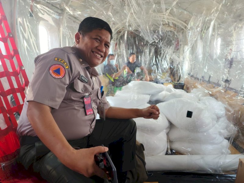 Badan Penanggulangan Bencana Daerah (BPBD) bekerjasama dengan Mabes TNI, BRIN, dan BMKG, telah melakukan rekayasa cuaca atau Teknologi Modifikasi Cuaca (TMC), untuk menyiasati kekeringan ekstrem di Sulsel, Rabu (15/11/2023). @Jejakfakta/dok. Humas Pemprov Sulsel