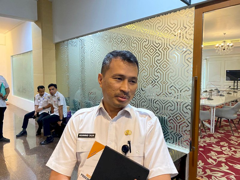 Kepala Dinas Pendidikan (Kadisdik) Sulsel, Iqbal Najamuddin memberikan keterangan kepada wartawan terkait polemik di SMA 17 Makassar, Rabu (15/11/2023). @Jejakfakta/Atri