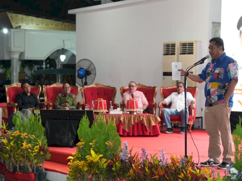 Pj Gubernur Sulsel Bahtiar Baharuddin dalam Diskusi Forum CSR bersama di Pelataran Inninawa Rujab Gubernur Sulsel, Rabu malam (15/11/2023). @Jejakfakta/dok. Humas Pemprov Sulsel