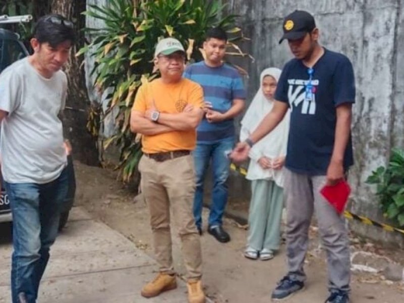 Direktur Utama PDAM Kota Makassar Beni Iskandar saat memantau langsung pengoperasian pompa inline.