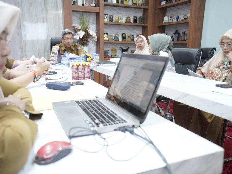 Plh Sekretaris Daerah Provinsi Sulawesi Selatan, Andi Muhammad Arsjad memimpin Rapat terkait Pengadaan Cadangan Pangan Pemerintah (CPP) Provinsi Sulsel di Ruang Rapat Sekda Sulsel, Selasa (21/11/2023). @Jejakfakta/dok. Pemprov Sulsel
