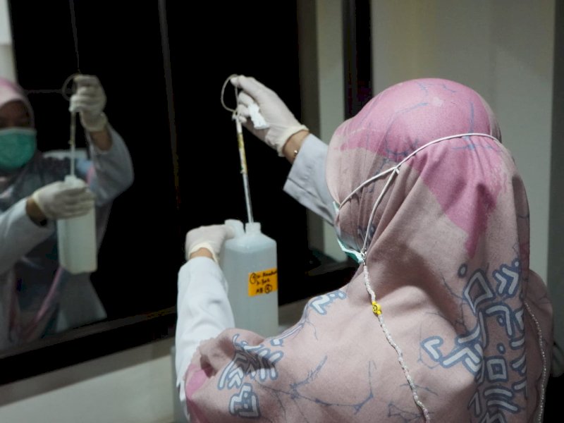 Tim kesehatan melakukan Inspeksi Kesehatan Lingkungan (IKL) Tahap Ke-1 di Asrama Haji Makassar Tahun1445 H / 2024 M selama dua hari pada Kamis-Jumat, 23-24 November 2023. @Jejakfakta/dok. Istimewa