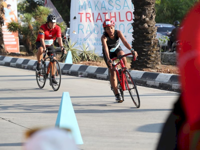 Dinas Pemuda dan Olahraga Kota Makassar menggelar Makassar Triathlon Race 2023, 81 atlet memeriahkan acara yang kembali dilakukan selam 20 tahun lalu. @Jejakfakta/dok. Humas Pemkot Makassar