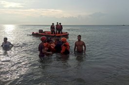 Tim Sar Gabungan Temukan Bocah yang Tenggelam di Pantai Biru Makassar 