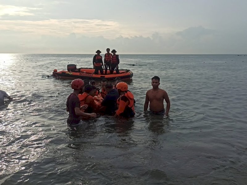 Andi Muhammad Resky Syam (12) bocah lelaki yang dilaporkan tenggelam di pantai biru Makassar akhirnya ditemukan Tim Sar Gabungan pada Minggu (26/11/2023) sore.&nbsp;@Jejakfakta/dok. Basarnas Makassar