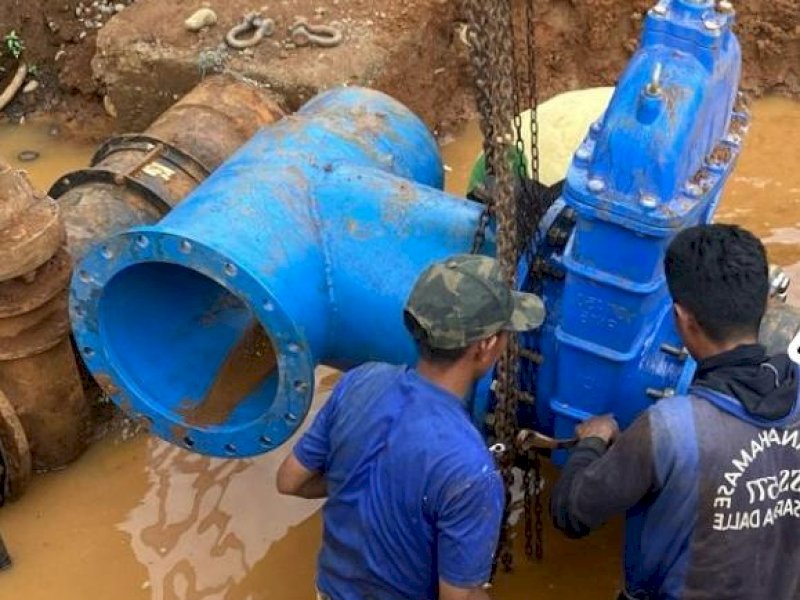 Manajemen PDAM Kota Makassar akan melaksanakan pengerjaan koneksi jaringan pipa distribusi diameter 400mm yang berlokasi di Jalan Perintis Kemerdekaan, sekitar Pintu 2 Kawasan Industri Makassar (Kima).