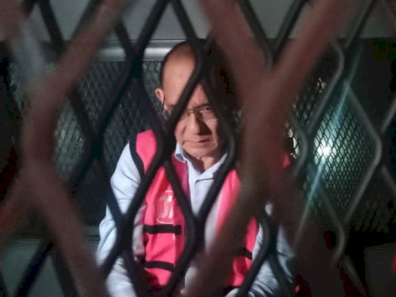 Tersangka berinisial JH dalam dugaan korupsi pada kegiatan di PT. Surveyor Indonesia Cabang Makassar tahun 2019 sampai 2020. @Jejakfakta/Samsir