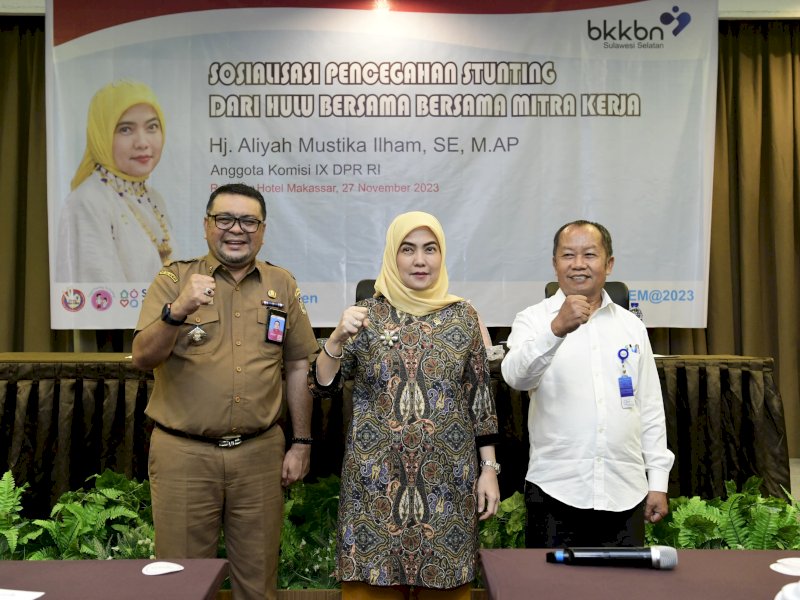Anggota Komisi IX DPR RI, Aliyah Mustika Ilham bersama mitra BKKBN, kembali gelar sosialisasi guna penanganan stunting di Hotel Ramedo, dan dihadiri oleh sejumlah tokoh masyarakat di Kota Makassar, Senin (27/11/2023). @Jejakfakta/Reza Arifuddin