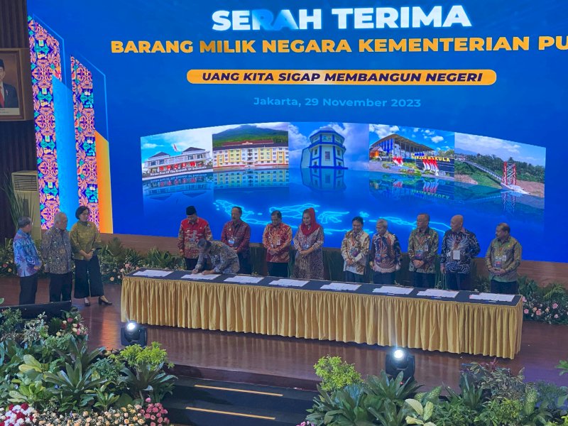 Acara Serah Terima Barang Milik Negara (BMN) Kementerian PUPR Tahun 2023 ini dihadiri langsung Pelaksana Harian (Plh) Sekretaris Daerah Provinsi Sulawesi Selatan, Andi Muhammad Arsjad, di Auditorium Kementerian PUPR, Jakarta Selatan, Rabu (29/11/2023). @Jejakfakta/dok. Humas Pemprov Sulsel