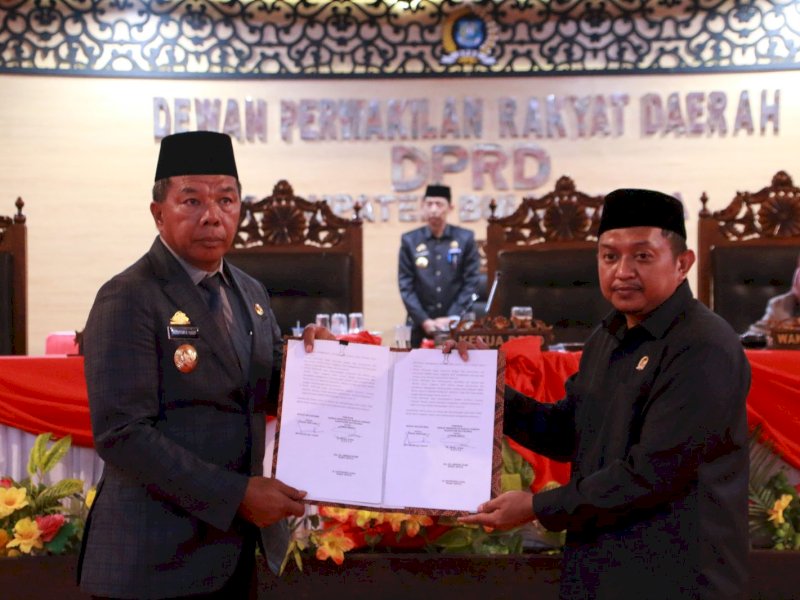 Ranperda tentang APBD Bulukumba Tahun Anggaran 2024 ini pun, ditetapkan oleh Ketua DPRD Bulukumba Rijal melalui rapat paripurna di ruang rapat paripurna DPRD Bulukumba, Kamis (30/11/2023) kemarin. @Jejakfakta/dok. Humas Pemkab Bulukumba