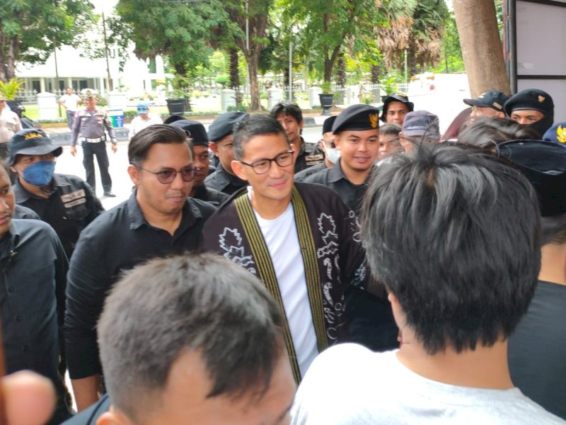 Menparekraf Sandiaga Uno saat berkunjung di Makassar, Sabtu (2/12/2023).  @Jejakfakta/Atri