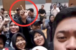 Klarifikasi Panwascam di Gowa Joget Simbol Dua Jari, Bawaslu: Tidak Ada Unsur Kesengajaan