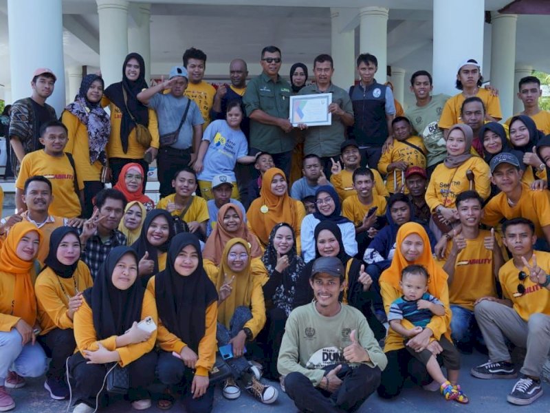 Perayaan HDI ini menjadi momentum Bupati Bulukumba Andi Muchtar Ali Yusuf bersilaturrahmi dengan penyandang disabilitas sekaligus menjamu makan siang, di Pendopo Rujab Bupati Bulukumba, Senin (4/12/2023). @Jejakfakta/dok. Humas Pemkab Bulukumba