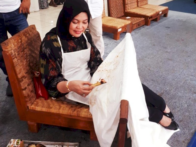 Ketua Dekranasda Bulukumba Hj. Andi Herfida Muchtar yang memimpin langsung peserta studi tiru memuji Yogjakarta sebagai pusat dan gudangnya para perajin dan pembatik yang dikenal baik dalam negeri maupun mancanegara. @Jejakfakta/dok. Humas Pemkab Bulukumba