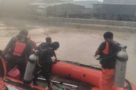 Basarnas Makassar Cari Bocah Perempuan Terseret Arus di Saluran Air Katompang Pinrang