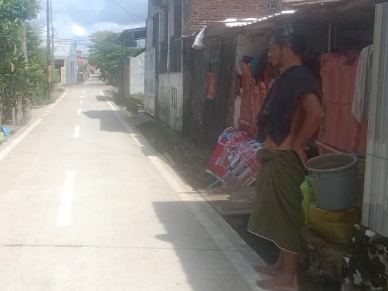 Baharuddin (42), seorang kepala rumah tangga yang tinggal di sekitar Blok 8, Kompleks Perumnas Antang mengaku sudah mulai khawatir sejak memasuki musim penghujan. @Jejakfakta/Samsir