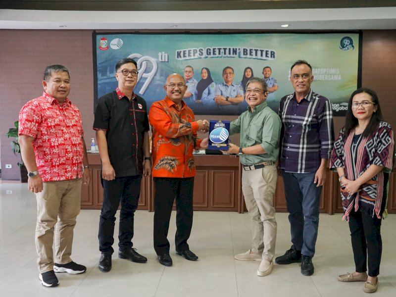 Beni Iskandar saat menerima kunjungan studi manajemen PDAM Wanua Wenang Kota Manado, di Kantor Pusat Perumda Air Minum Kota Makassar, Jl Dr Sam Ratulangi No.3, Kota Makassar, Sulsel, Jumat (15/12/2023).