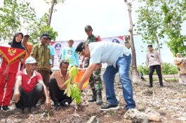 Petani di Amali Tanam Sukun, Dorong Peningkatan Ekonomi Masyarakat