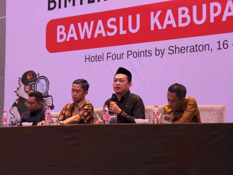 Anggota Bawaslu Kabupaten Gowa, Kordiv pencegahan, Parmas dan Humas, Juanto, pada pembukaan kegiatan Bimbingan Tekhnis Pengawasan logistik yang digelar Bawaslu Gowa di Makassar, Minggu (17/12/2023). @Jejakfakta/dok. Bawaslu Gowa