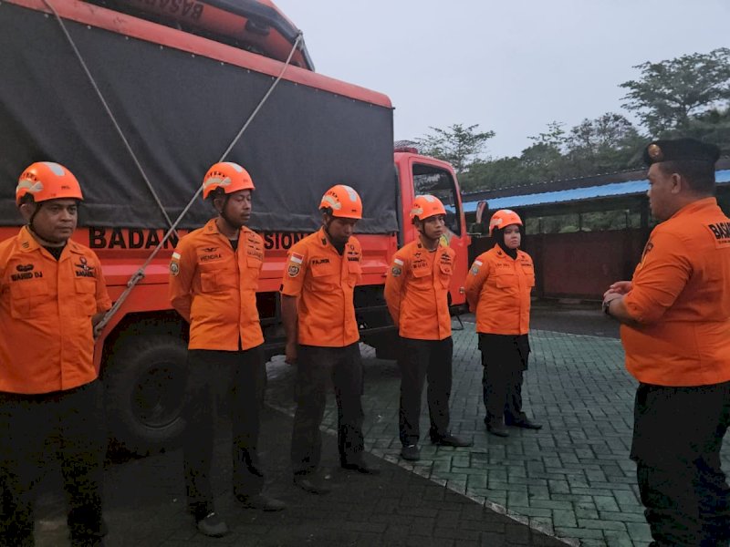 Basarnas Makassar mengerahkan Tim Rescue menuju ke lokasi mencari remaja tenggelam di Sungai Mangampa Desa Bonto Samba, Kecamatan Tompobulu, Kabupaten Maros, Minggu (17/12/2023). @Jejakfakta/dok. Basarnas Makassar