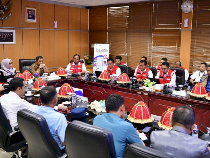- Penjabat (Pj) Gubernur Sulsel, Bahtiar Baharuddin, dan Forkopimda Sulsel serta Kepala OPD Lingkup Sulsel melakukan kunjungan ke PT. Pertamina Regional VII di Jalan Garuda Makassar, Senin (18/12/2023).  @Jejakfakta/dok. Humas Pemprov Sulsel