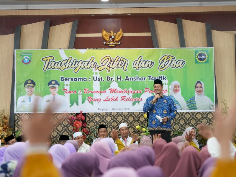 Pengurus Badan Kontak Majlis Taklim (BKMT) Kabupaten Pangkep melaksanakan taushiyah, zikir dan doa, di aula rumah jabatan bupati Pangkep, Senin(18/12/23). @Jejakfakta/dok. Humas Pemkab Pangkep
