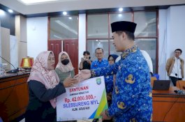 Bupati MYL Serahkan Santunan Program BPJS Ketenagakerjaan