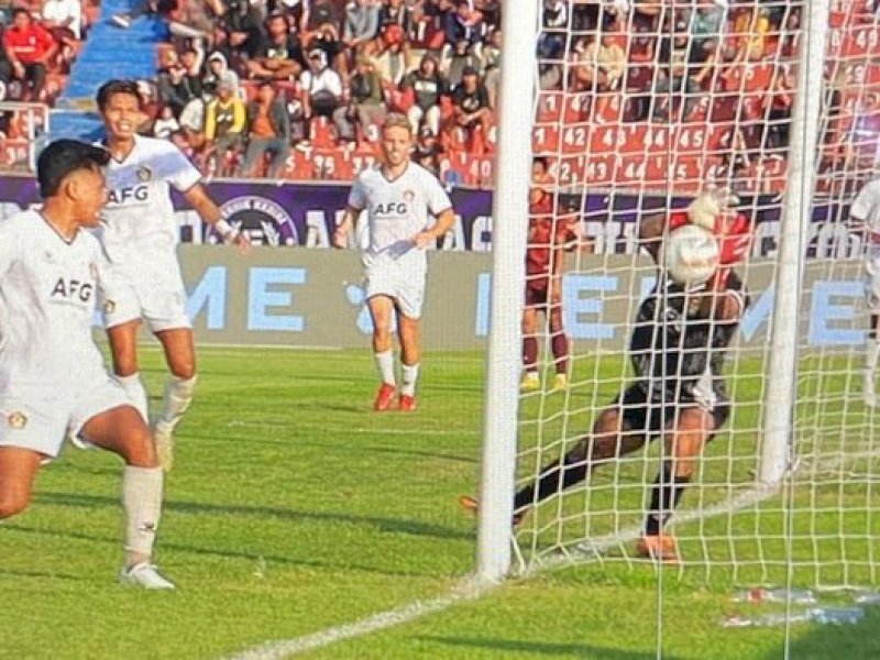Tayangan ulang gol pemain PSM Makassar Yuran Fernandes ke gawang Persik Kediri di Stadion Brawijaya, Kediri. (Dok. Istimewa/Tangkapan Layar)
