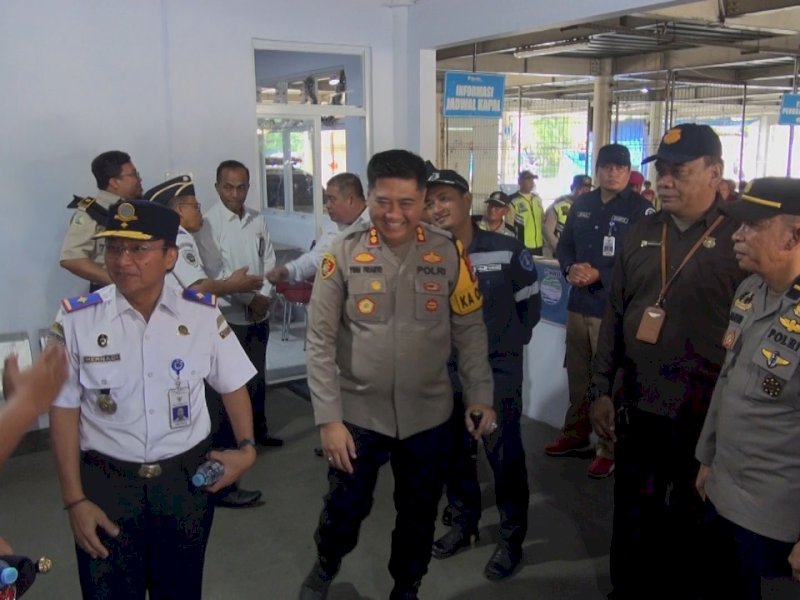 Salah satu posko terpadu jelang Nataru 2024 di Pelabuhan Soekarno-Hatta, Jalan Nusantara, Makassar. Selain untuk pengamanan, posko ini akan difungsikan untuk pelayanan bagi pemudik yang keluar masuk dari dalam Pelabuhan.&nbsp;@Jejakfakta/Istimewa