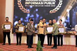 Pangkep Terima Anugerah Keterbukaan Informasi Publik Kategori Cukup Informatif