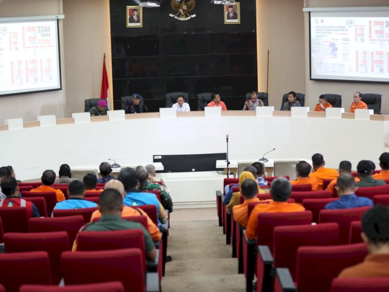 Pemkot Makassar gelar rapat koordinasi terkait penyelenggaraan penanggulangan bencana di ruang sipakatau, Jumat (22/12/2023). @Jejakfakta/dok. Humas Pemkot Makassar