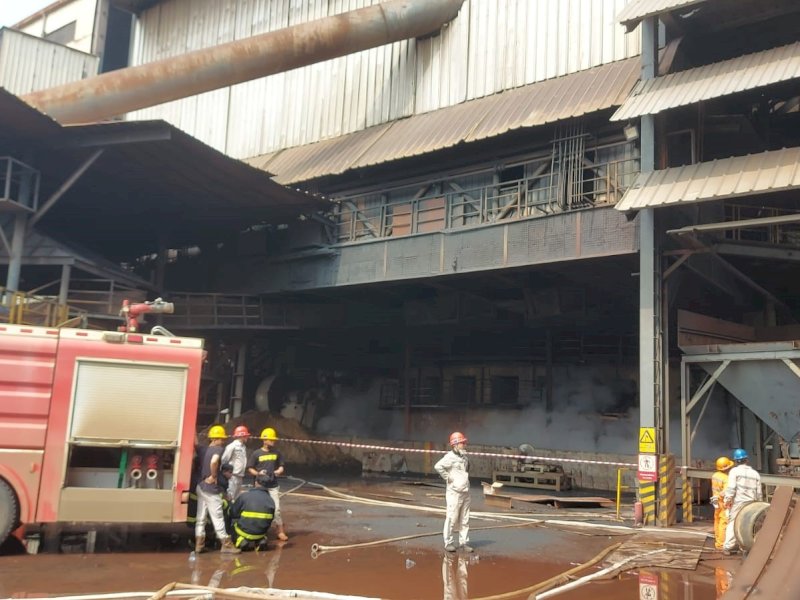 Situasi terkini bagian pabrik PT ITSS yang mana tungku smelter No. 41 yang terbakar tadi pagi pukul 06.15 WITA berhasil dipadamkan oleh Tim Pemadam Kebakaran PT IMIP, Morowali, Minggu (24/12/2023). @Jejakfakta/dok. PT IMIP