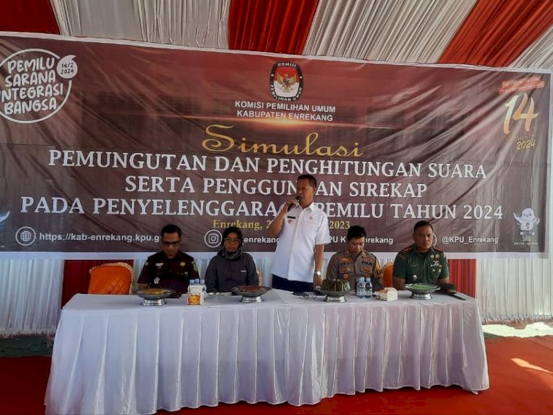 Komisi Pemilihan Umum (KPU) Kabupaten Enrekang gelar Simulasi Pemungutan dan Penghitungan Suara Pemilu 2024, dirangkai simulasi Sistem Informari Rekapitulasi (SIREKAP) di Lapangan Abubakar Lambogo Batili, Rabu (27/12/2023). @Jejakfakta/dok. Humas Pemkab Enrekang