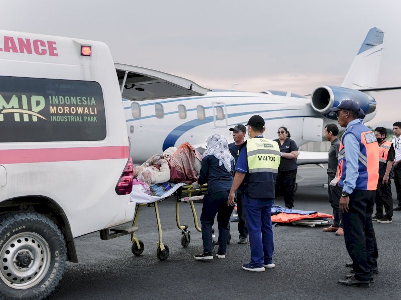 Dua pasien korban kecelakaan kerja di PT Indonesia Tsingshan Stainless Steel (ITSS) dalam Kawasan Industri PT Indonesia Morowali Industrial Park (IMIP) pada Minggu (24/12/2023) pagi dirujuk ke Makassar dan Jakarta. @Jejakfakta/dok. Humas PT IMIP