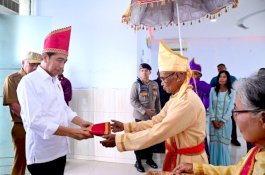 Presiden Jokowi Bergelar Marambe Ambaralla Palunglaa Porodisa
