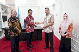 Pemprov Sulsel Serahkan SK Pengangkatan Firman Pagarra Sebagai Pj Sekda Kota Makassar