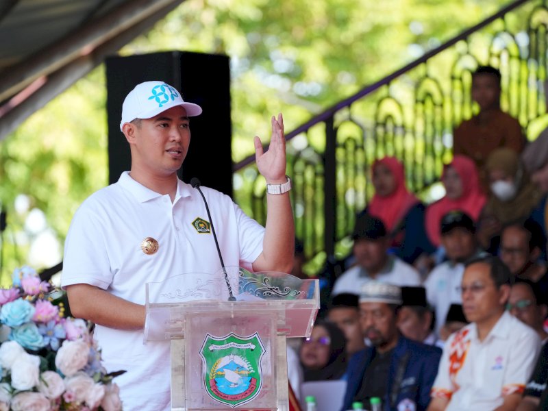 Bupati Muhammad Yusran Lalogau (MYL) saat menghadiri Peringatan Hari Amal Bakti (HAB) Tingkat Provinsi Sulsel, yang dipusatkan di Lapangan Citra Mas, Kabupaten Pangkep, Minggu (7/1/2024).  @Jejakfakta/dok. Humas Pemprov Sulsel