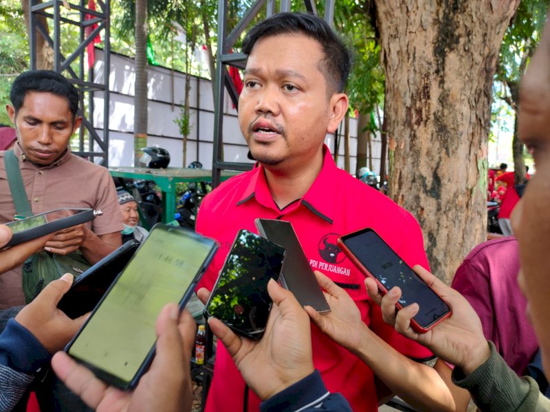Sekretaris TPD Ganjar-Mahfud, Fadli Ananda memberikan keterangan kepada wartawan di Sekretariat TPD Ganjar-Mahfud di Makassar, Rabu (10/1/2024). @Jejakfakta/Atri