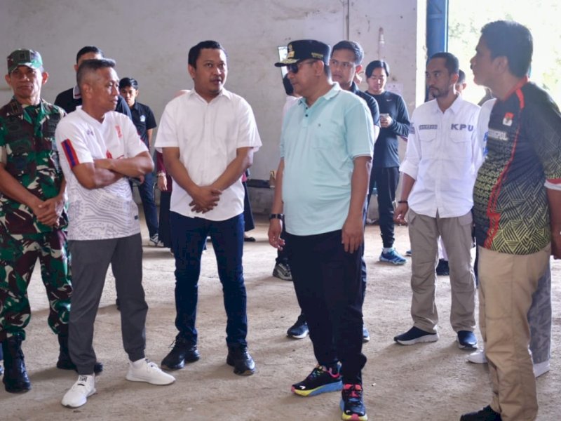 Pj Gubernur Sulsel, Bahtiar Baharuddin, meninjau persiapan Pemilu 2024 di Sulsel di Kabupaten Bone, Jumat (12/1/2024). @Jejakfakta/dok. Humas Pemprov Sulsel