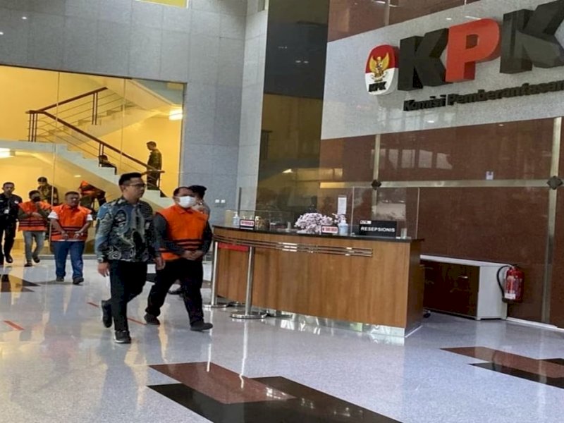 Komisi Pemberantasan Korupsi (KPK) menahan Bupati Labuhanbatu Erik Adtrada Ritonga (EAR) dkk, Jumat (12/1/2024). (Sumber: Viva)