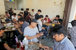 Warkop Barlim Rekomendasi Tempat Ngopi di Makassar, Suasana Nyaman dan Jaringan Stabil!