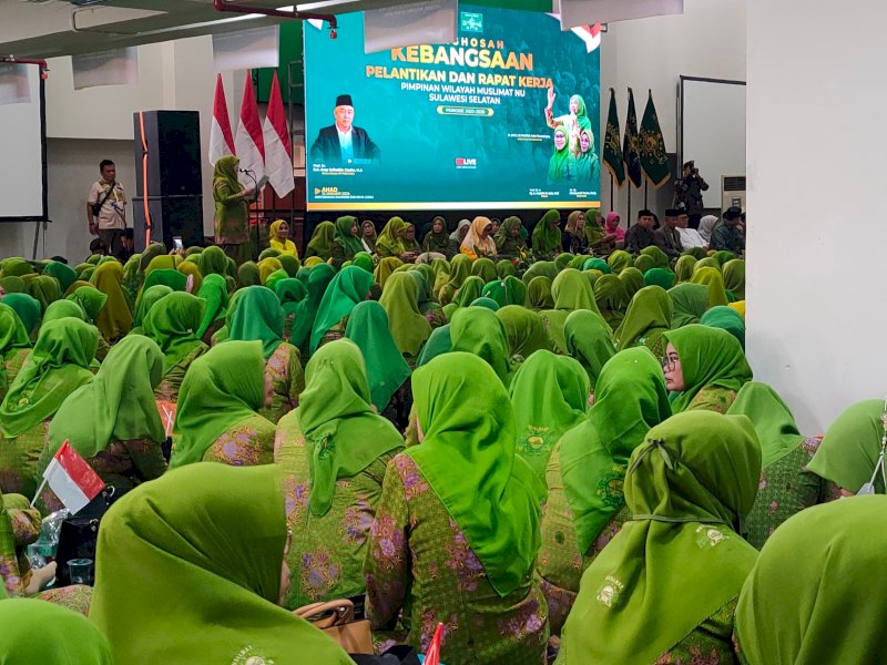 Ketua Umum Pengurus Besar (PB) Muslimat NU, Khofifah Indar Parawansa menghadiri Istighosa Kebangsaan dan Pelantikan Pimpinan Wilayah (PW) Muslimat NU Provinsi Sulawesi Selatan (Sulsel), di Universitas Islam Makassar (UIM), Minggu (14/1/2024). @Jejakfakta/Atri