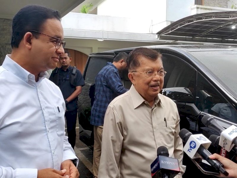 Mantan Wakil Presiden Jusuf Kalla (JK) bersama Capres nomor urut 1, Anies Baswedan saat memberikan keterangan pers di kediaman JK di Makassar, Rabu (17/1/2024) pagi. @Jejakfakta/dok. Istimewa