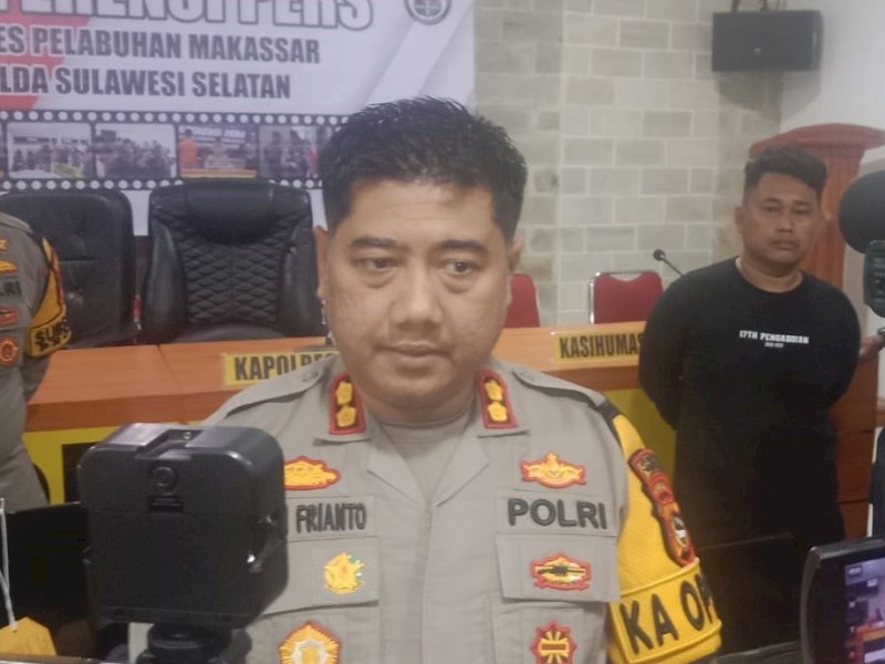 Kapolres Pelabuhan Makassar, AKBP Yudi Frianto memberikan keterangan kepada wartawan, Kamis (18/1/2024). @Jejakfakta/Samsir