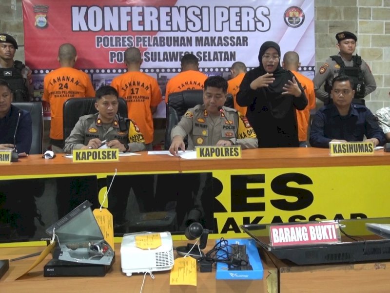 Kapolres Pelabuhan Makassar AKBP Yudi Frianto saat memberikan keterangan di Mapolres Pelabuhan Makassar, Kamis (18/1/2024). @Jejakfakta/Samsir