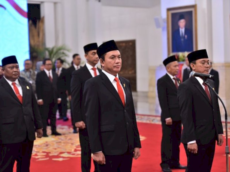 Presiden Jokowi melantik sembilan Anggota KPPU di Istana Negara, Jakarta, Kamis (18/01/2024) pagi. (Foto: Humas Setkab/Oji)