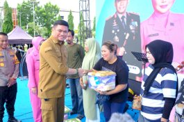 Pemkab Gowa bersama Polda Sulsel Salurkan 4.000 Paket Sembako ke Masyarakat