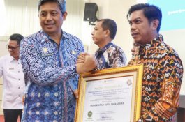 Pemkot Makassar Raih Penghargaan Predikat Zona Hijau Terkait Kepatuhan Pelayanan Publik