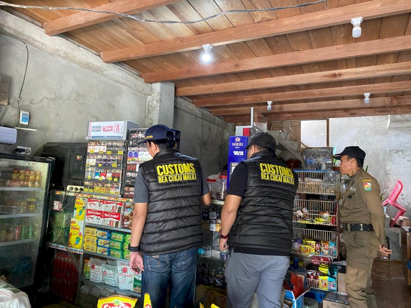 Tim Bea Cukai Malili bersama Pemerintah Kabupaten Toraja Utara melalui Satuan Polisi Pamong Praja (SATPOL PP), melaksanakan Operasi Pasar dan pemberantasan Barang Kena Cukai (BKC) Ilegal di wilayah Kabupaten Toraja Utara. @Jejakfakta/dok. Foto: Diskominfo-SP Toraja Utara